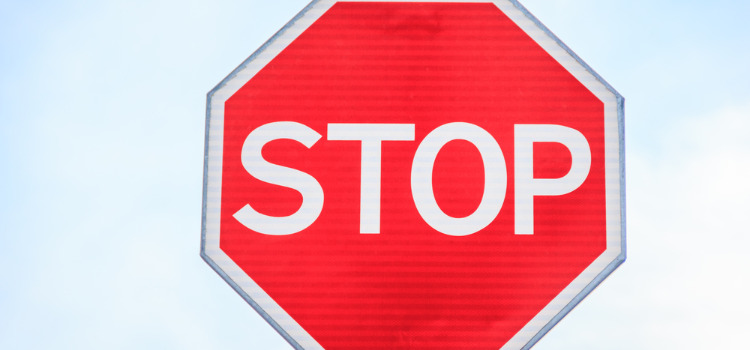 znak drogowy stop