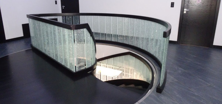 Balustrady samonośne