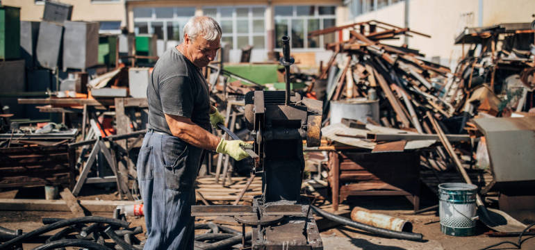 Oddawanie złomu na skup – jak to zrobić?
