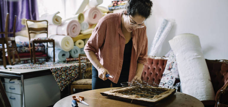 Sprawdzone usługi renowacji mebli tapicerowanych oferowane przez firmę W.W. Meble