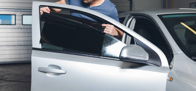 Przyciemnianie szyb w autach z Max Tuning – bezpieczeństwo i wygoda