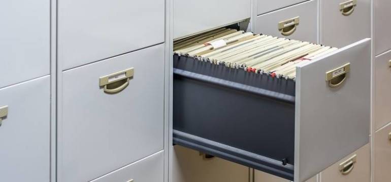 Jakich szaf nie może zabraknąć w żadnym biurze?