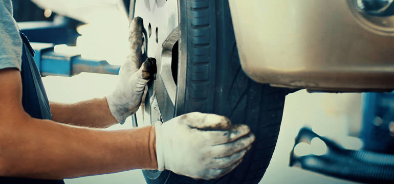 Kiedy warto zdecydować się na wyważanie opon w samochodzie?