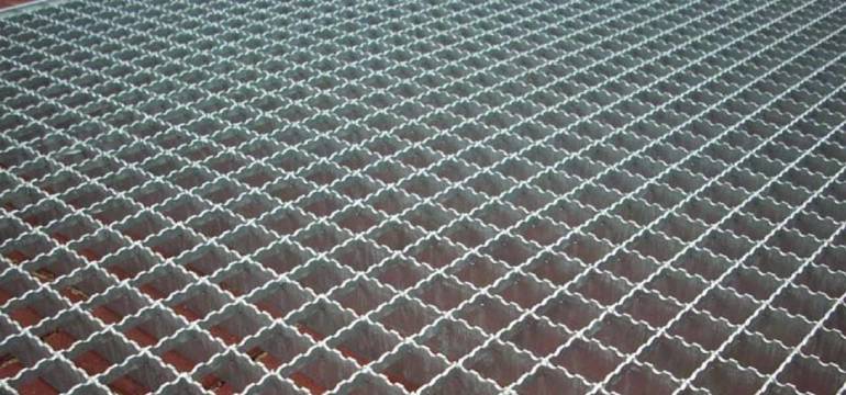 Poznaj rodzaje, zastosowanie i producentów krat pomostowych