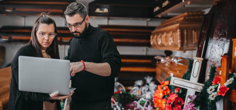 Jak zorganizować pogrzeb bliskiej osoby?