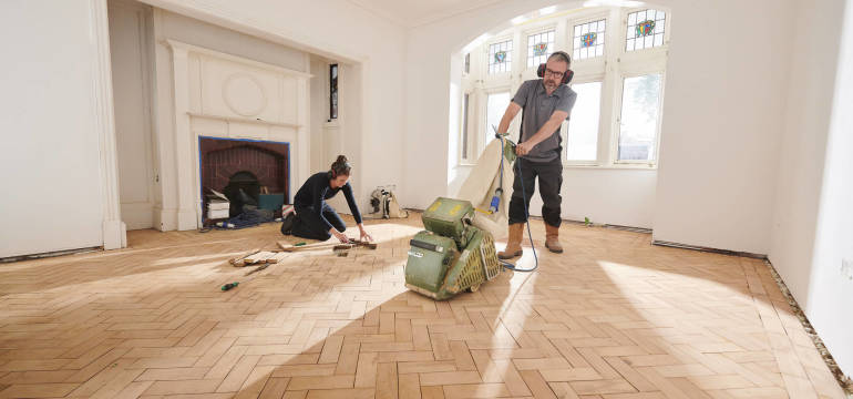 Cyklinowanie – idealny sposób na odnowienie parkietu w ofercie Zakładu parkieciarsko-cykliniarskiego Marek Kubiś