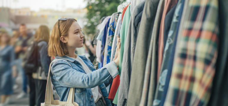 Jak kupować w sklepach z odzieżą używaną?