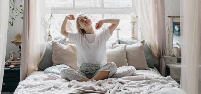 Koszulki nocne od Lingerie – przegląd materiałów na bieliznę nocną
