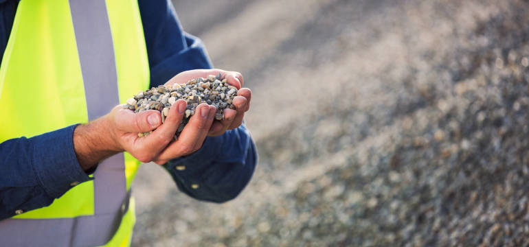 Do czego służą kruszywa wydobywane w kopalni Żwiro-Bet w Zygmuntowie?