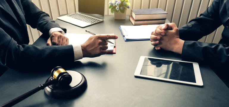 Radca Marcin Deja – jakie porady uzyskamy w kancelarii radcy prawnego?