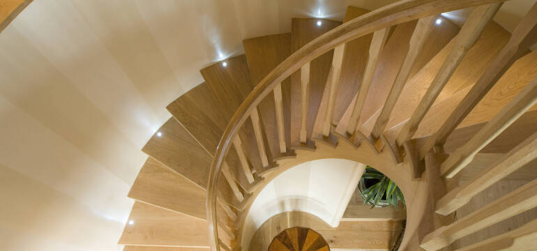 Sprawdź, dlaczego warto skorzystać z usług stolarskich firmy Drew-dom