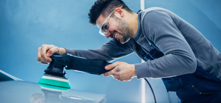 O polerowaniu karoserii opowiadają serwisanci warsztatu BLACHARSTWO Andrzeja Słabego  