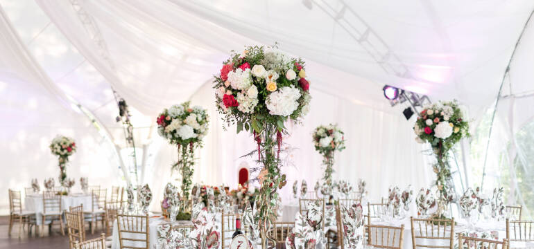 Czemu zorganizowanie wesela w hali namiotowej to świetne rozwiązanie?  