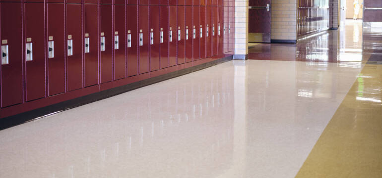  Profesjonalny montaż wykładzin obiektowych z firmą Emersystem