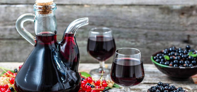 Nalewki Staropolskie| Z jakich owoców i ziół tworzone są tradycyjne nalewki?  