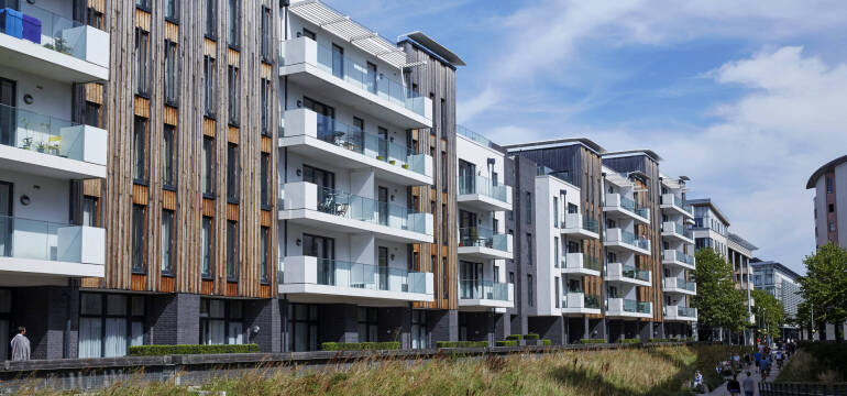 Mentor: Budynki mieszkalne i komercyjne – komu można powierzyć opiekę nad obiektami?