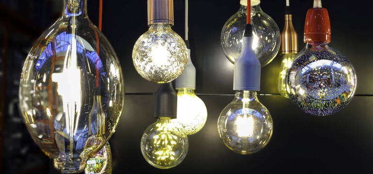 Co stoi za światowym sukcesem oświetlenia w technologii LED? - Esej artykuły elektrotechniczne