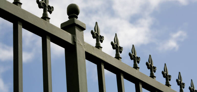 Co warto wiedzieć, decydując się na ogrodzenie metalowe? Profi Stal Dominik Pudełko