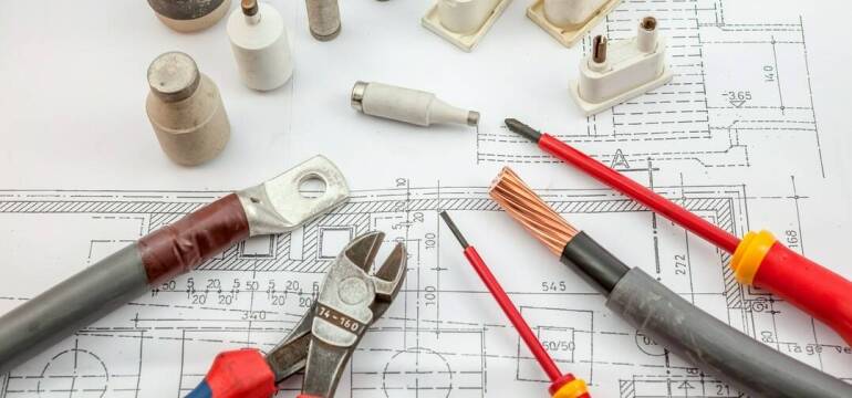 Mr Elektro Mateusz Rosiński – Jak wygląda montaż przyłącza elektrycznego do domu jednorodzinnego?