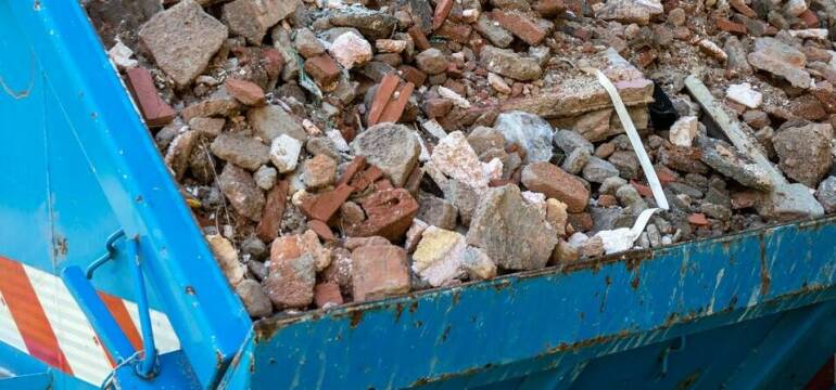 Zadbaj o porządek w czasie budowy z pomocą kontenerów na odpady