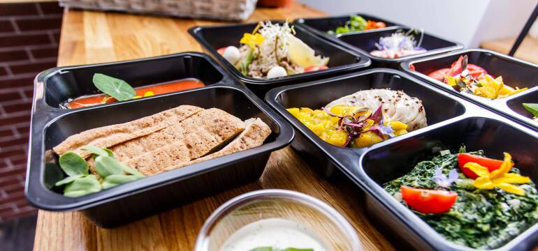 Posiłki regeneracyjne dla pracowników od Firmy Gastronomicznej Adamski - klucz do zdrowia i wydajności