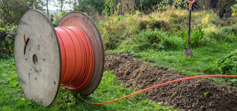 ANEL Andrzej Sokolik: Co warto wziąć pod uwagę, planując instalację elektryczną w ogrodzie?