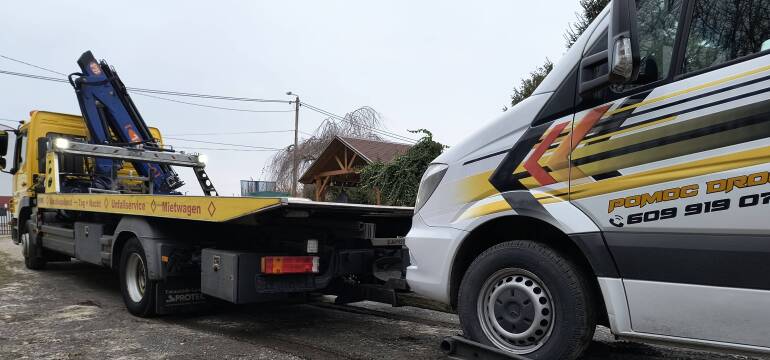 Całodobowa pomoc drogowa od Pomoc Drogowa Latocha - nieocenione wsparcie w sytuacjach awaryjnych