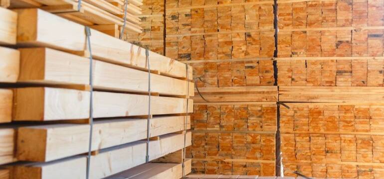 Łaty, kontrłaty, kantówki i podbitka - kluczowe elementy konstrukcji dachowej w ofercie Tartaku Rybnica
