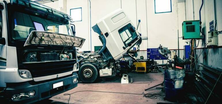 Przegląd najczęstszych awarii w samochodach ciężarowych i jak sobie z nimi radzić? - oferta KMK Truck Serwis