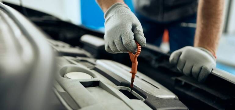 Autoserwis: Jak często wymieniać olej silnikowy? Wszystko, co musisz wiedzieć!