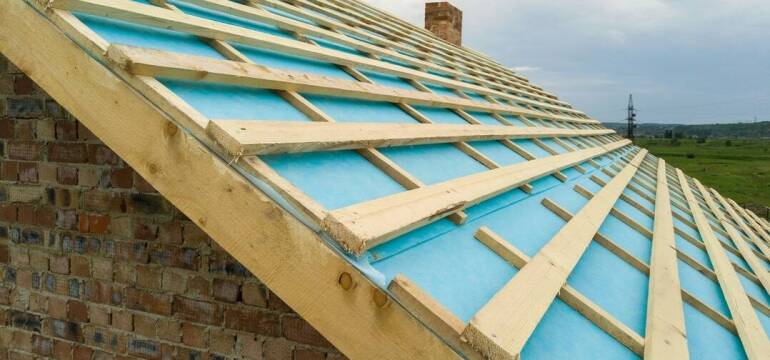 Drewskład: Drewno na więźbę dachową - kluczowy element konstrukcji