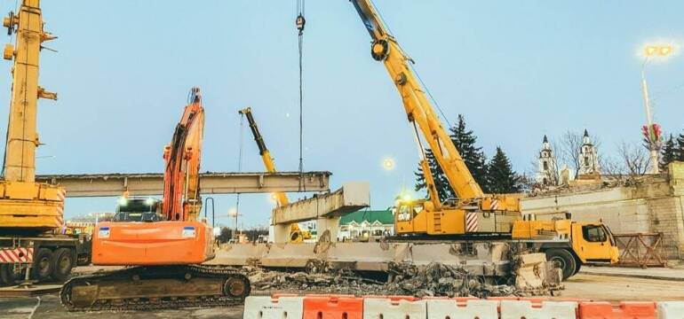 Bezpieczeństwo na placu budowy: rola sprzętu