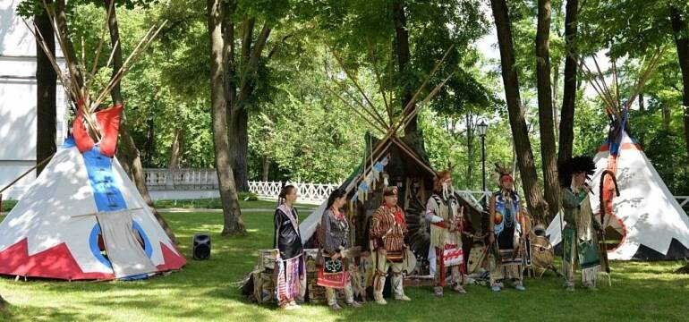 Mobilna wioska indiańska Huu-Ska Luta - imprezy plenerowe w stylu indiańskim.