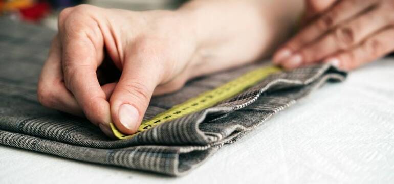 Pracownia krawiecka: Indywidualne podejście do mody - korzyści płynące z noszenia ubrań szytych na miarę