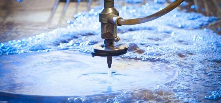 Cięcie wodne w ofercie firmy Baltic Stone Waterjet - precyzyjne cięcie płytek, kafli i glazury