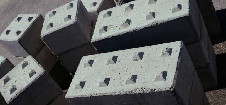 Bloczki betonowe LEGO: innowacyjne rozwiązanie dla szybkiego i efektywnego budowania z Betoniarni AUTOBET