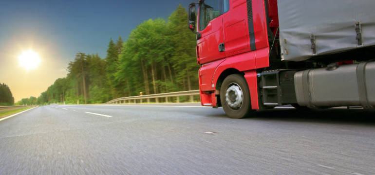 Plandeki na kontenery dla ciągników siodłowych – producenci, montażyści i serwisanci