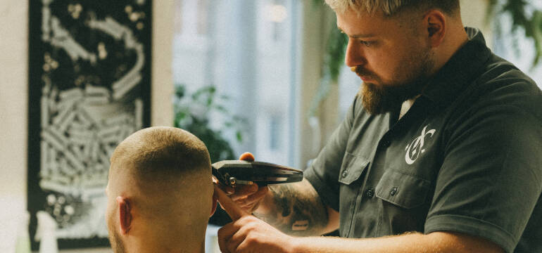 Dlaczego warto odwiedzić barbera? Sekrety perfekcyjnej brody z C.r.e.a.m Barbershop