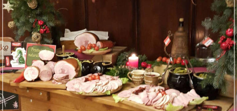 Stół wiejski – smakowite urozmaicenie każdej imprezy okolicznościowej.