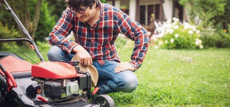 Koszenie trawnika latem – kluczowe porady