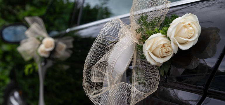 Dlaczego warto wybrać samochód mercedes na ślub?