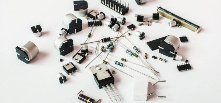 Adaptery audio-video i akcesoria do głośników