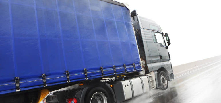 Transport krajowy i zagraniczny – jak znaleźć dobrego przewoźnika?