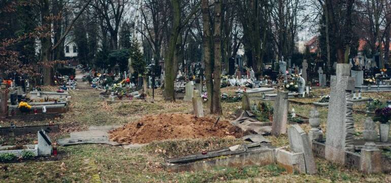 Ekshumacja - proces i formalności w Polsce