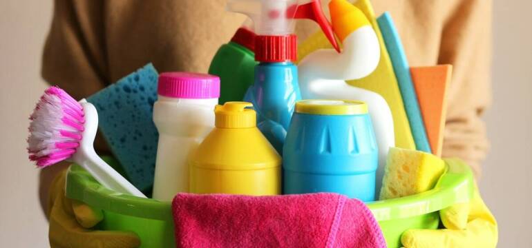 Czyszczenie rolet rzymskich – jak dbać o osłony okienne?