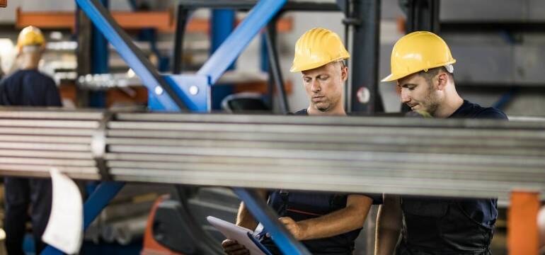 Inspekcja regałów magazynowych – Lager Tech