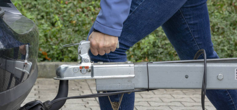 Do czego służy moduł haka holowniczego?