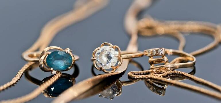 Inwestowanie w biżuterię z kamieniami naturalnymi