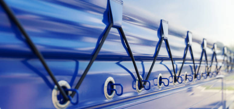 Plandeki samochodowe – rodzaje i zastosowania