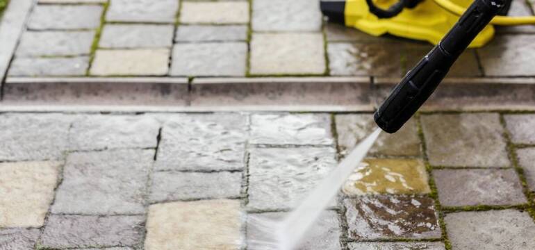 Mycie elewacji – skuteczna ochrona budynków